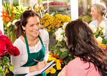 Differences Between an Online Florist and a Retail Florist